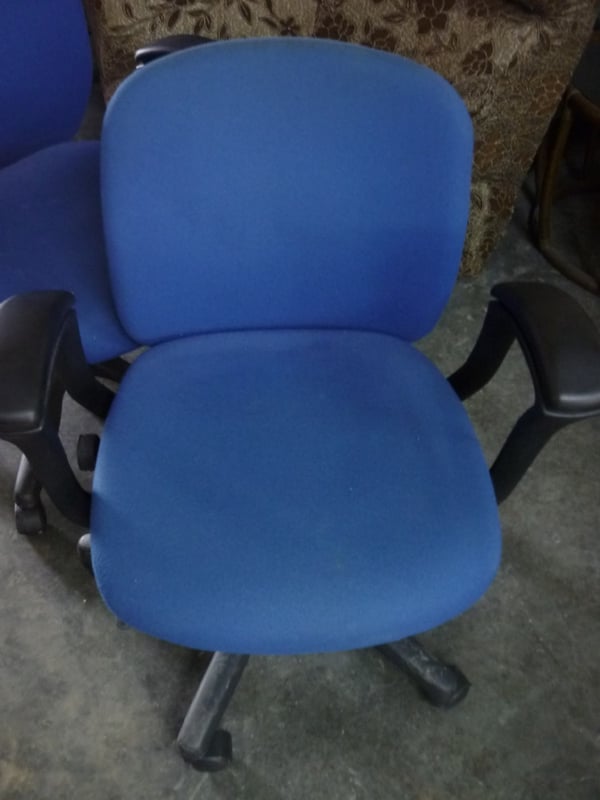 Used Office Furniture-Used Multi Adjustable Medium Back Office Chair