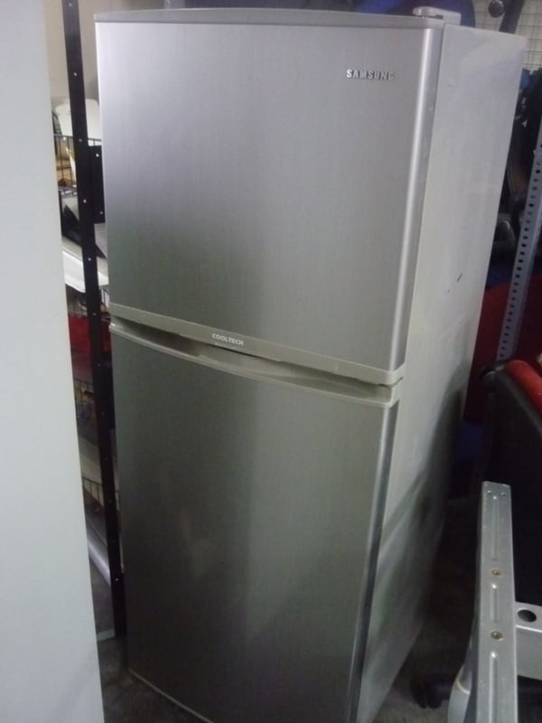 Used Refrigerator-Used Samsung 2 Doors Silver Refrigerator (L)