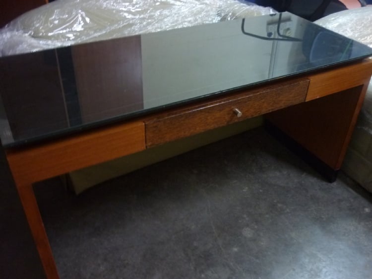 Used Writting Table-Used Hotel Solid Wood Writting Table with Glass Top