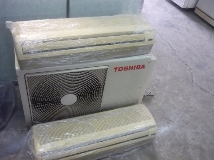 Used Toshiba 1hp 1 Compressor to 2 Blower Air Con